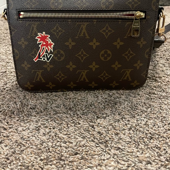 Louis Vuitton Pochette Metis World Tour Edition - Picture 10 of 10